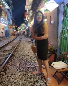Chandini Tamilarasan Instagram - Traveling😍 It leaves you speechless, then turns you into a storyteller 😍❤️
Thank you @railwaycafehanoi for the amazing food 
Travel partner @nanda_offl 😜😜

#vietnam #hanoirailwaycafe #hanoitrainstreet #vacay #vacation #holiday2023 #chandinitamilarasan #chandini #hanoi #photodump