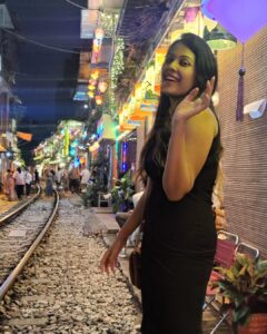 Chandini Tamilarasan Instagram - Traveling😍 It leaves you speechless, then turns you into a storyteller 😍❤️
Thank you @railwaycafehanoi for the amazing food 
Travel partner @nanda_offl 😜😜

#vietnam #hanoirailwaycafe #hanoitrainstreet #vacay #vacation #holiday2023 #chandinitamilarasan #chandini #hanoi #photodump