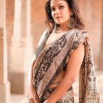 Chandini Tamilarasan Instagram - Adding a touch of sparkle to my saree look with a hip chain ❤️ Shot by @haran_official_ Styled by @indu_ig Mua @deepz_beautyjourney Hairstylist @prem_hairstyle Saree @mathugai_handlooms Jewelry @the_beta_girl #chandinitamilarasan #SareeMagic #BeautyInTradition #womenempowerment #sareefashion #foreverchic #traditionalelegance #sareeculture Chennai, India