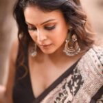 Chandini Tamilarasan Instagram - A saree can transform you into a vision of elegance and sophistication. Shot by @haran_official_ Styled by @indu_ig Mua @deepz_beautyjourney Hairstylist @prem_hairstyle Saree @mathugai_handlooms Jewelry @the_beta_girl #chandinitamilarasan #SareeMagic #BeautyInTradition #womenempowerment #sareefashion #foreverchic #traditionalelegance #sareeculture Chennai, India