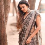 Chandini Tamilarasan Instagram - Adding a touch of sparkle to my saree look with a hip chain ❤️ Shot by @haran_official_ Styled by @indu_ig Mua @deepz_beautyjourney Hairstylist @prem_hairstyle Saree @mathugai_handlooms Jewelry @the_beta_girl #chandinitamilarasan #SareeMagic #BeautyInTradition #womenempowerment #sareefashion #foreverchic #traditionalelegance #sareeculture Chennai, India