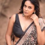 Chandini Tamilarasan Instagram - A single pose, multiple moods. Faces may change, but the pose stays the same. Shot by @haran_official_ Styled by @indu_ig Mua @deepz_beautyjourney Hairstylist @prem_hairstyle Saree @mathugai_handlooms Jewelry @the_beta_girl #chandinitamilarasan Chennai, India