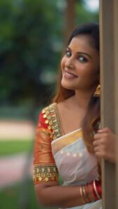 Chandini Tamilarasan Instagram - May this Onam usher in a season of good health, wealth, and boundless joy for you and your loved ones 🌼🌼🌼

Thank you bro @drash04 for this beautiful edit 🤗🤗

🎥 - @drash04 @thamen_official @nithish_a_v ✨
Mua - the_allure_makeovers ✨
Hairstylist - @nisharajkumar45 ✨

#throwbackonam #onam #onamcelebration #onam2023 #chandinitamilarasan #chandini #actresschandini