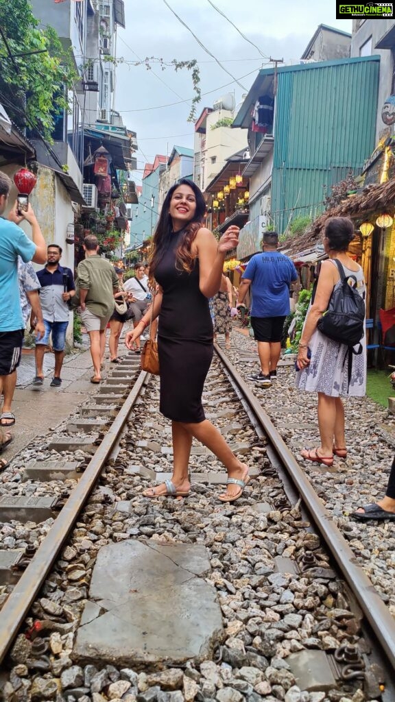 Chandini Tamilarasan Instagram - The happiness you feel after a joyous holiday is a reminder of the abundance of blessings in your life. Gratitude magnifies that happiness . Relaxed and Rejuvenated 😍 #chandinitamilarasan #chandini #vietnam #hoian #hanoi #hochiminh #danang #banahills #beach #halongbay #halongbayvietnam #postcard #holidays #holiday2023 #vacation #gratitude Vietnam