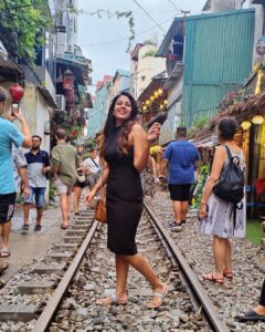 Chandini Tamilarasan Instagram - Traveling😍 It leaves you speechless, then turns you into a storyteller 😍❤️
Thank you @railwaycafehanoi for the amazing food 
Travel partner @nanda_offl 😜😜

#vietnam #hanoirailwaycafe #hanoitrainstreet #vacay #vacation #holiday2023 #chandinitamilarasan #chandini #hanoi #photodump