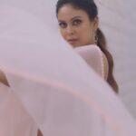 Chandini Tamilarasan Instagram - Train yourself to be in awe of the subtle , and you will live in a world of beauty and ease ⭐️ shot by @haran_official_ Edited by @dharenkarthik Styled by @indu_ig Makeup @deepz_beautyjourney Hairstylist @prem_hairstyle Outfit @krishkarthik_official Jewelry @thegarnet.in #chandinitamilarasan #pics #photooftheday #goodvibes #tamilactress #actress #tollywood #kollywood #chandini