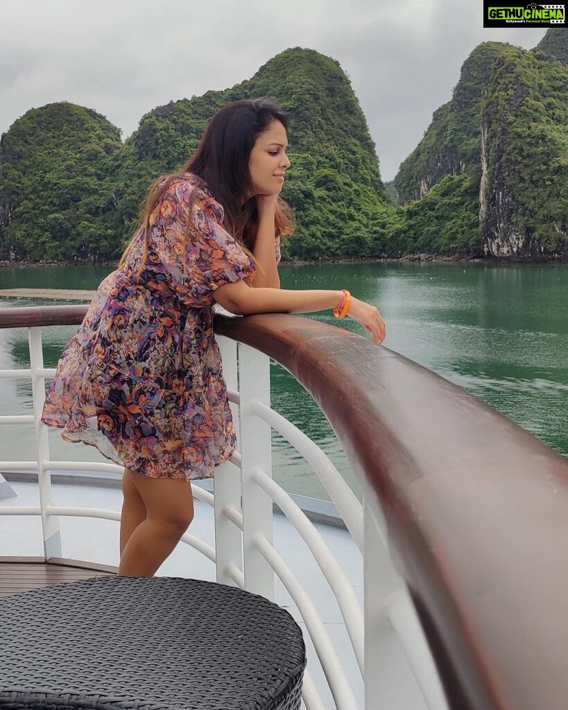 Chandini Tamilarasan Instagram - The best way to spend a holiday is to laugh, love, and create beautiful memories 😍 Travel partner @nanda_offl 😘😘 #paradiseelegancecruise #halongbay #halongbaycruise #halongbayvietnam #chandinitamilarasan #chandini Halong bay Vietnam