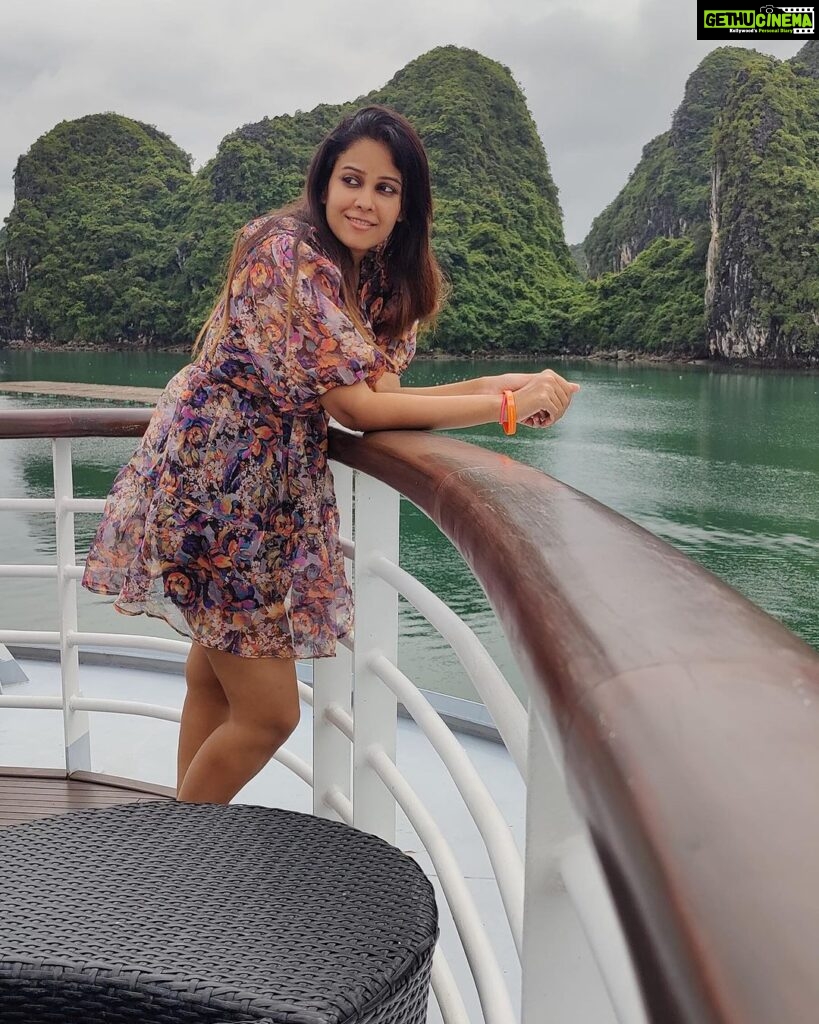 Chandini Tamilarasan Instagram - The best way to spend a holiday is to laugh, love, and create beautiful memories 😍 Travel partner @nanda_offl 😘😘 #paradiseelegancecruise #halongbay #halongbaycruise #halongbayvietnam #chandinitamilarasan #chandini Halong bay Vietnam