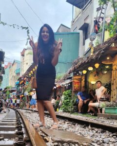 Chandini Tamilarasan Instagram - Traveling😍 It leaves you speechless, then turns you into a storyteller 😍❤️
Thank you @railwaycafehanoi for the amazing food 
Travel partner @nanda_offl 😜😜

#vietnam #hanoirailwaycafe #hanoitrainstreet #vacay #vacation #holiday2023 #chandinitamilarasan #chandini #hanoi #photodump