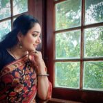 Chandra Lakshman Instagram - 📸 @tosh.christy💝 #moongirl #oldworldcharm