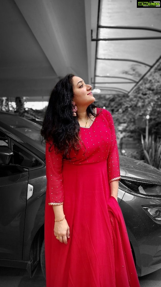 Chandra Lakshman Instagram - Beautiful kurtis and dresses from @taashitrendz.. Loved the colours❤✨🫰 Head to their page and check out their collections! Thanks a million @tosh.christy for this video 😘😘😘 #moongirl #collaboration #dress #trendingsongs #instareels Kochi, India