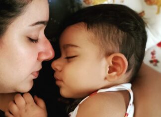 Chandra Lakshman Instagram - 🧿🫰✨I have never EVER been happier.. Its a good good night..✨🫰🧿 #moongirl #lifeisbeautiful #blessed #love #ayaan #ourson #greatful