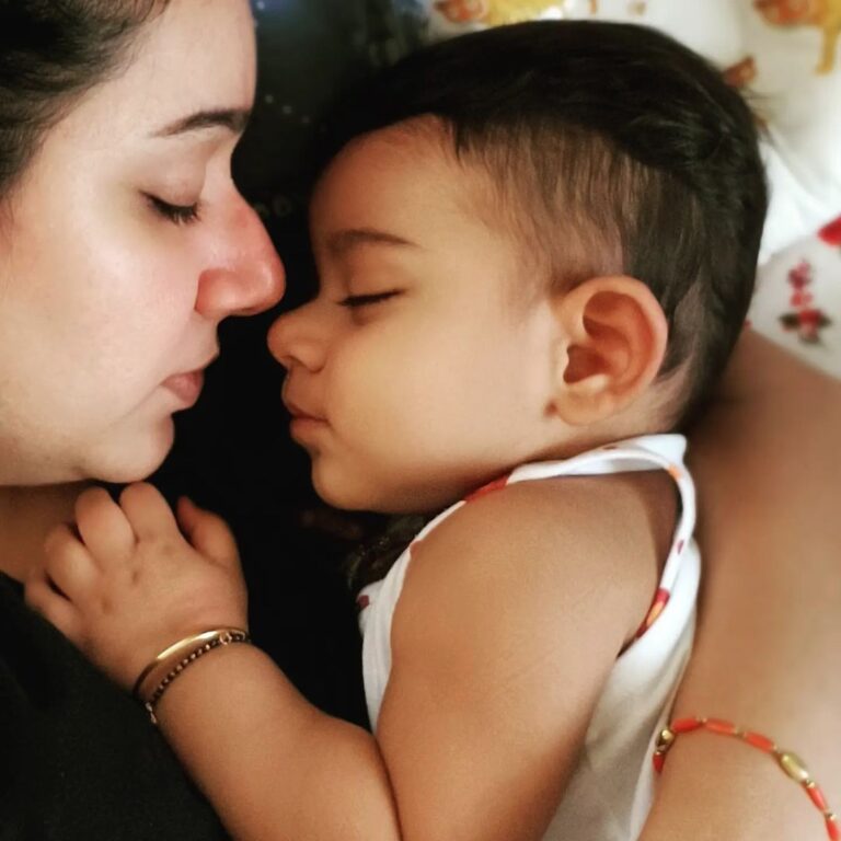 Chandra Lakshman Instagram - 🧿🫰✨I have never EVER been happier.. Its a good good night..✨🫰🧿 #moongirl #lifeisbeautiful #blessed #love #ayaan #ourson #greatful