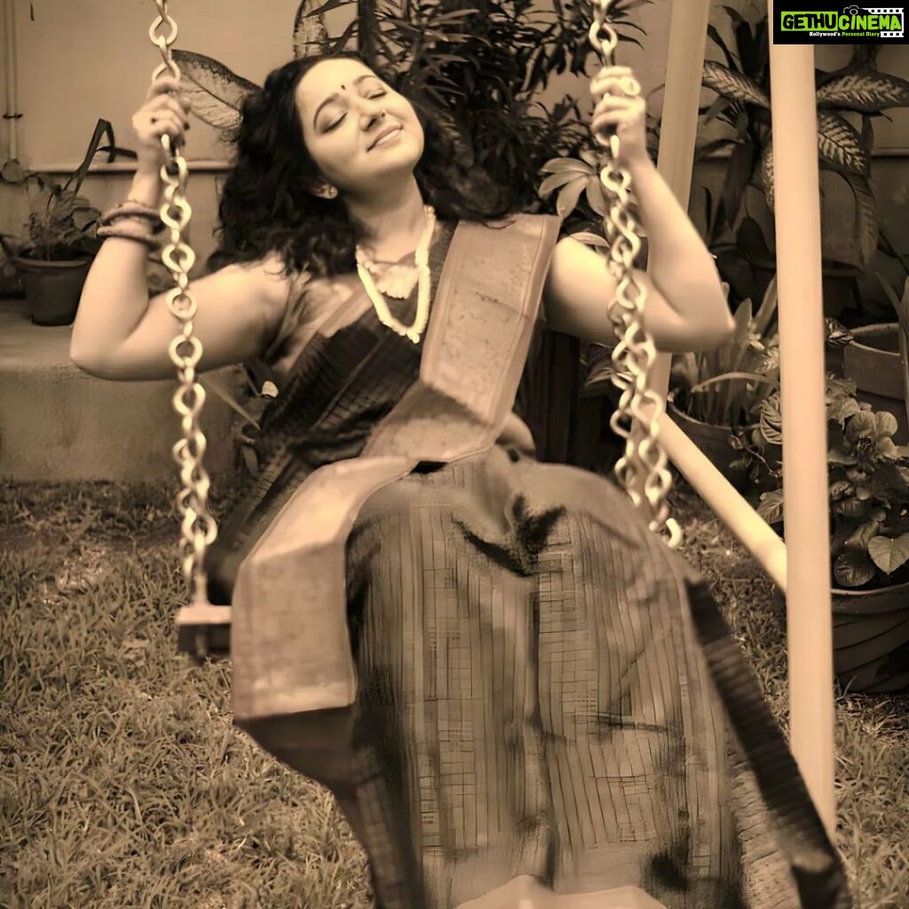 Chandra Lakshman Instagram - 🌸 Chingam Onnu Ashamsakal 🌸 #moongirl #onamvibes #chingam Kochi, India