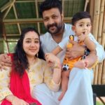 Chandra Lakshman Instagram - A very happy Onam from us to you❤️🎊 Its special for us as its Ayaan boy's 1st Onam..Do include him in your prayers and bless him in abundance..💫 Thanks and love❤️ Kochi, India