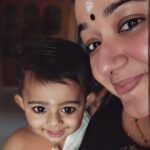 Chandra Lakshman Instagram – Just a lil’ boy in love with his Mamma🧒😘😘💫

#giftofgod #ourlittlewonder #babyboy #munchkin #moongirl