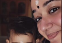 Chandra Lakshman Instagram - Just a lil' boy in love with his Mamma🧒😘😘💫 #giftofgod #ourlittlewonder #babyboy #munchkin #moongirl