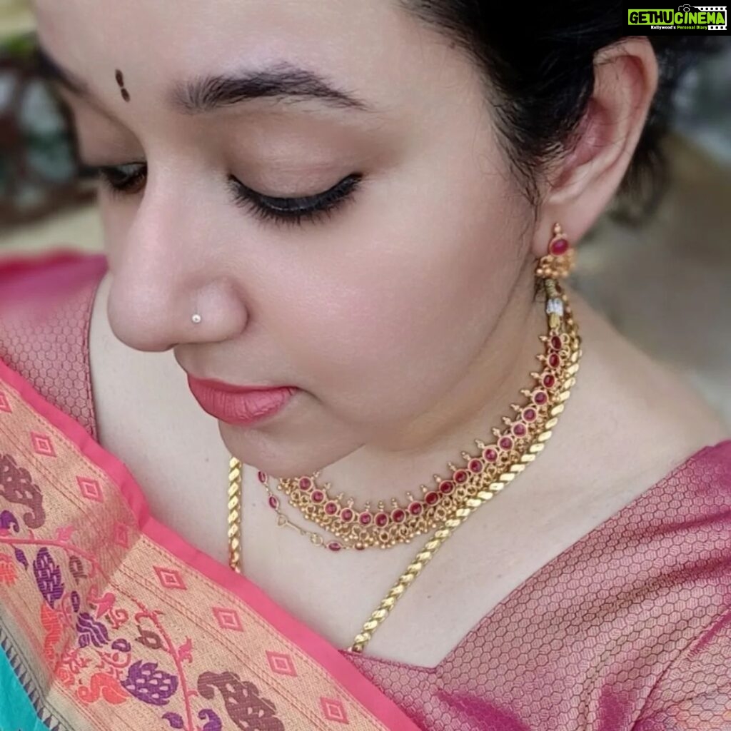 Chandra Lakshman Instagram - Dolled up🥻 Jewellery courtesy @abhikhya_jewels❤ #moongirl #traditionalwear #jewelry #collaboration #actor