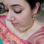Chandra Lakshman Instagram – Dolled up🥻
Jewellery courtesy @abhikhya_jewels❤️

#moongirl #traditionalwear #jewelry #collaboration #actor