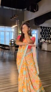 Chhavi Pandey Instagram - “Dance with a sparkle in your eyes “. #manmohini #dancetherapy #expression #dance #dancereels #indiandance #reels #dancereels #reelitfeelit 💃