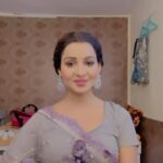 Chhavi Pandey Instagram - #ankhiyonkejharokhonse #song #favourite #siningislife #singer #lovesinging #onset #makeuproomdiaries 🌹❤️