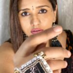 Dalljiet Kaur Instagram – Bas yunhi baithe baithe muskurana seekh liya…
Koi kuch bhi kahe… 
zamaane se ladte ladte khush rehna seekh liya 🧿 Nairobi, Kenya