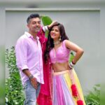 Dalljiet Kaur Instagram - #proudparents . . . Creative Team led by @chiggy_parmar Makeupartist @avirayit Photographer @rehmat_hafiz Behind the scenes@marlie_vice Jewellery @Jewellery_zunction Wadrobe @manasbrands @hardik_modi_official Nairobi, Kenya