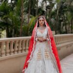 Dalljiet Kaur Instagram - Shagna da chooda paake naal tere jaana. 💕🧿 . . . Pictures by @epicstories.in Wedding outfit @anjali_lilaria Makeup and hair @pallavisehgalmakeup @osama_khan_makeupartist Stunning jewellery @omsons_bridal_store @frizbeedigital Nairobi, Kenya