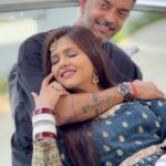 Dalljiet Kaur Instagram - 🧿🥰 . . Beautiful shoot by @rehmat_hafiz Stunning outfits by @manasbrands and @hardik_modi_official Jwellery @jewellery_zunction Managed in Africa by @avirayit Special thanks to @chiggy_parmar And @marlie_vice . . . . #dalniktake2 #feelingvlessed #gratitude #family Nairobi, Kenya