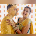 Dalljiet Kaur Instagram - Haldi ka rang aisa chada ki zindagi ka rang badal gaya. With love and happiness of families … with all the blessings… here I m, looking at these pictures with a huuuuuge smile. ❤️ Wait for my next reel where I’ll share the madness of the groom side, in the haldi ceremony. Enjoy the calmness of my side of the ceremony till then 😂 Beautiful memoies in @aurabistroandbanquets … amazing food and hospitality 😌😍🥰