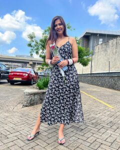 Dalljiet Kaur Instagram - Emotional day today. It feels amazing to have a family. Amazing to feel complete. Life comes a full circle and I know someone up there is watching your journey…. Someone up there who wants you to feel the blessing !
#touchwood #blessed #gratitude #take2  #dalniktake2 🧿