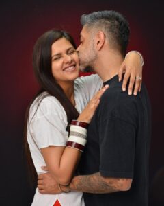 Dalljiet Kaur Instagram - Us 🧿
.
.
Thank you @chiggy_parmar and @avirayit for being you! Loooooooove our team ! 
Chiggy thaaaaank you for such awesome clicks ❤️
