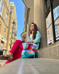 Debattama Saha Instagram - Like I said, it’s something new, something that I’ve never actually done before. Something that I never actually planned I’d do…. But here it is… “Tobu Bhalobashi” , a Bengali film… 🍿 How I wish I could explain in words about how I enjoyed every bit of it shooting it in UK…. This girl has all the shades that I actually love… A Romantic Comedy indeed! Will reveal more when the dates are near… I’m sure you’ll love it. I’m gonna share more details about how and where you can watch later! Till then let me still concentrate on this beautiful, stubborn, silly and still intelligent girl as I continue it’s shoot elsewhere! 🎥🫶🏻♥️ . . . . . . : #tobubhalobashi #debattamasaha #debattama #bengali #movie
