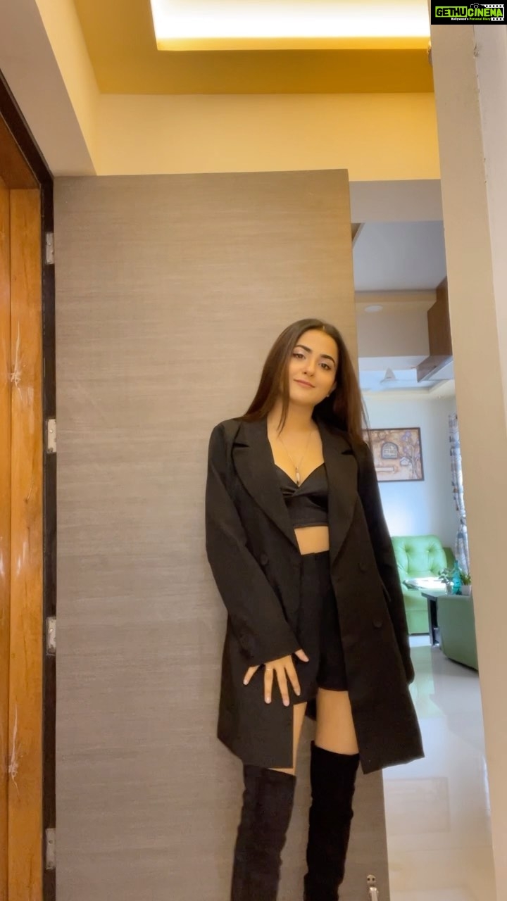 Debattama Saha Instagram - Changes are inevitable….. and so are Feelings 💕 . . . . . #trendingreels #trending #trendingnow #life