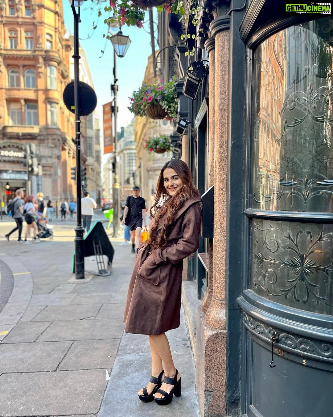 Debattama Saha Instagram - Walking towards the unknown… 🫶🏻💕☮️ . . . 📸 @pritam.official . . . . #instapic #instadaily #debattamasaha #debattama #instafashion #instamood #instalove #instalike #instagramers #instagram
