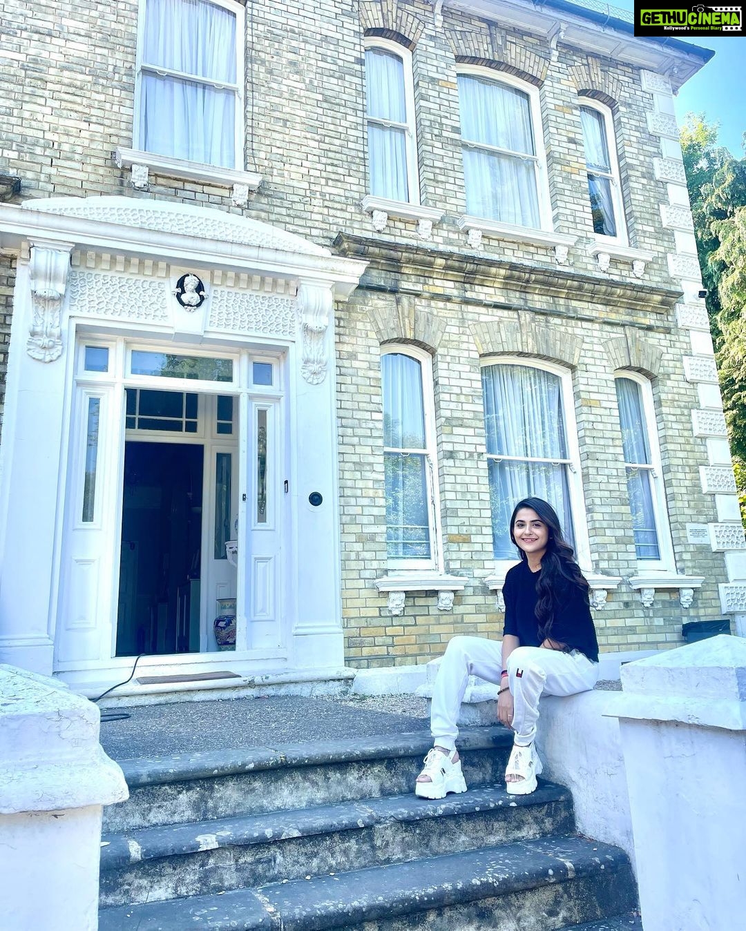 Debattama Saha Instagram - Peace ☮️ ♥️ . . . . . . . . . #instagood #instahappy #instadaily #instafashion #instamood #instagramers #instagram #debattama #debattamasaha