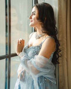 Debattama Saha Instagram - This Cindrella could wear any shoe, but she does wait to choose the perfect pair 💎 
.
Shot and Edited by- @anirbandas1622 @amit_dey_photography
.
.
.
#instagood #instapic #instagram