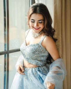 Debattama Saha Instagram - This Cindrella could wear any shoe, but she does wait to choose the perfect pair 💎 
.
Shot and Edited by- @anirbandas1622 @amit_dey_photography
.
.
.
#instagood #instapic #instagram