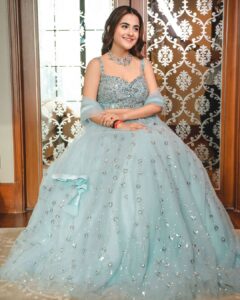 Debattama Saha Instagram - I feel my Disney Addiction with my Hardwork ✨️ 🪄 💫 💎 🤍 🩵 👸🏻
.
👗- @neerusindia 
📸 - @anirbandas1622 @amit_dey_photography 
.
.
.
.
.
#disney #princess #cindrella #indian #ethnicwear #traditional #wedding #instagood #instafashion #instalike #instagramers #instagram