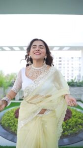 Debattama Saha Instagram - Finalllyyyyy🫠😶‍🌫️😌💕🙈 . Shot and edited by — @anirbandas1622 @amit_dey_photography . . . . . #trending #dance #reels #wedding #instagramers #instagood #instagram