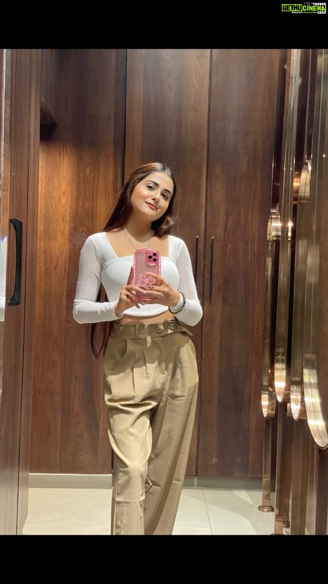 Debattama Saha Instagram - 🍀💫⭐️ . . . . . . . #late #trendingreels #instagram