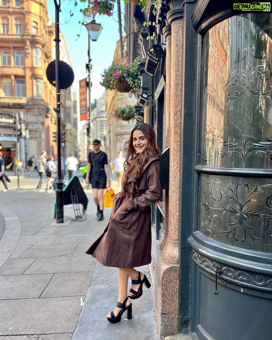 Debattama Saha Instagram - Walking towards the unknown… 🫶🏻💕☮️ . . . 📸 @pritam.official . . . . #instapic #instadaily #debattamasaha #debattama #instafashion #instamood #instalove #instalike #instagramers #instagram