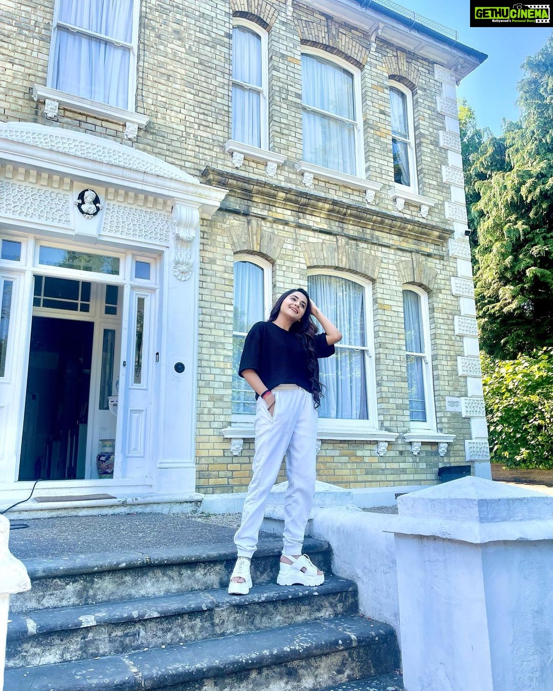 Debattama Saha Instagram - Peace ☮️ ♥️ . . . . . . . . . #instagood #instahappy #instadaily #instafashion #instamood #instagramers #instagram #debattama #debattamasaha