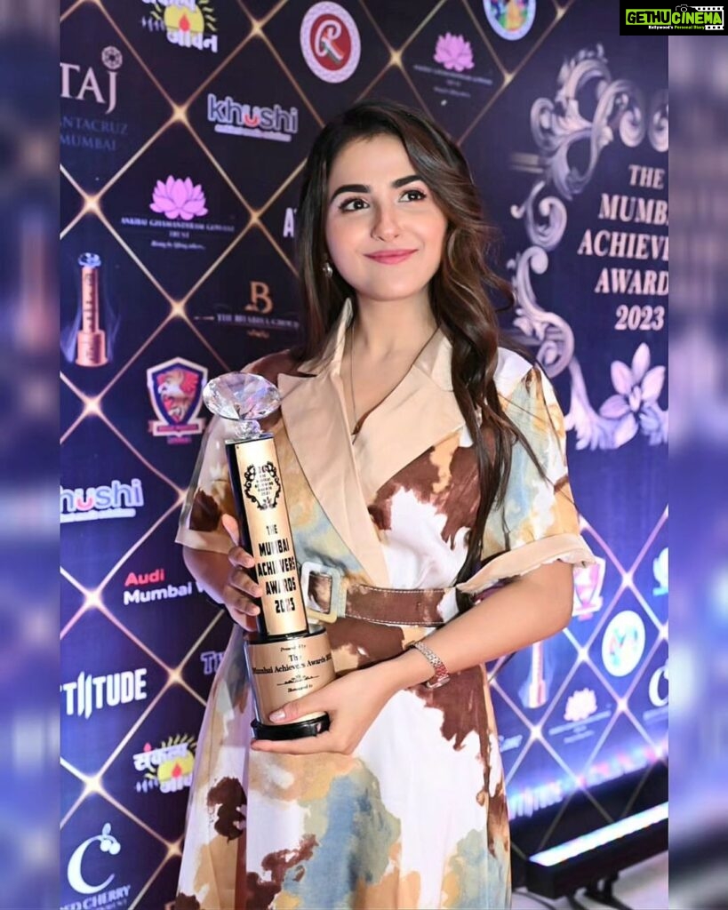 Debattama Saha Instagram - Thankyou @themumbaiachieversawards for this🤍🫶🏻❤️. Also, I'd like to express my deepest Gratitude to everyone who has helped me achieve this award. Sorry for the delay though! 😅 💖 . . . . . . . . . #instagood #awards #Gratitude #love #instagram