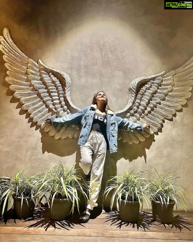 Debattama Saha Instagram - Dear Debattama, Spread your Wings, cz you know your Guardian Angels have your back!💫🕊👼🏻🪽 . . . . . . . #spreadyourwings #wings #fly #flyhigh #motivation #selflove #insta #instadaily #instamood #instalike #instalove #instagood #instagramers #instagram #debattama #debattamasaha #debaatama_sah