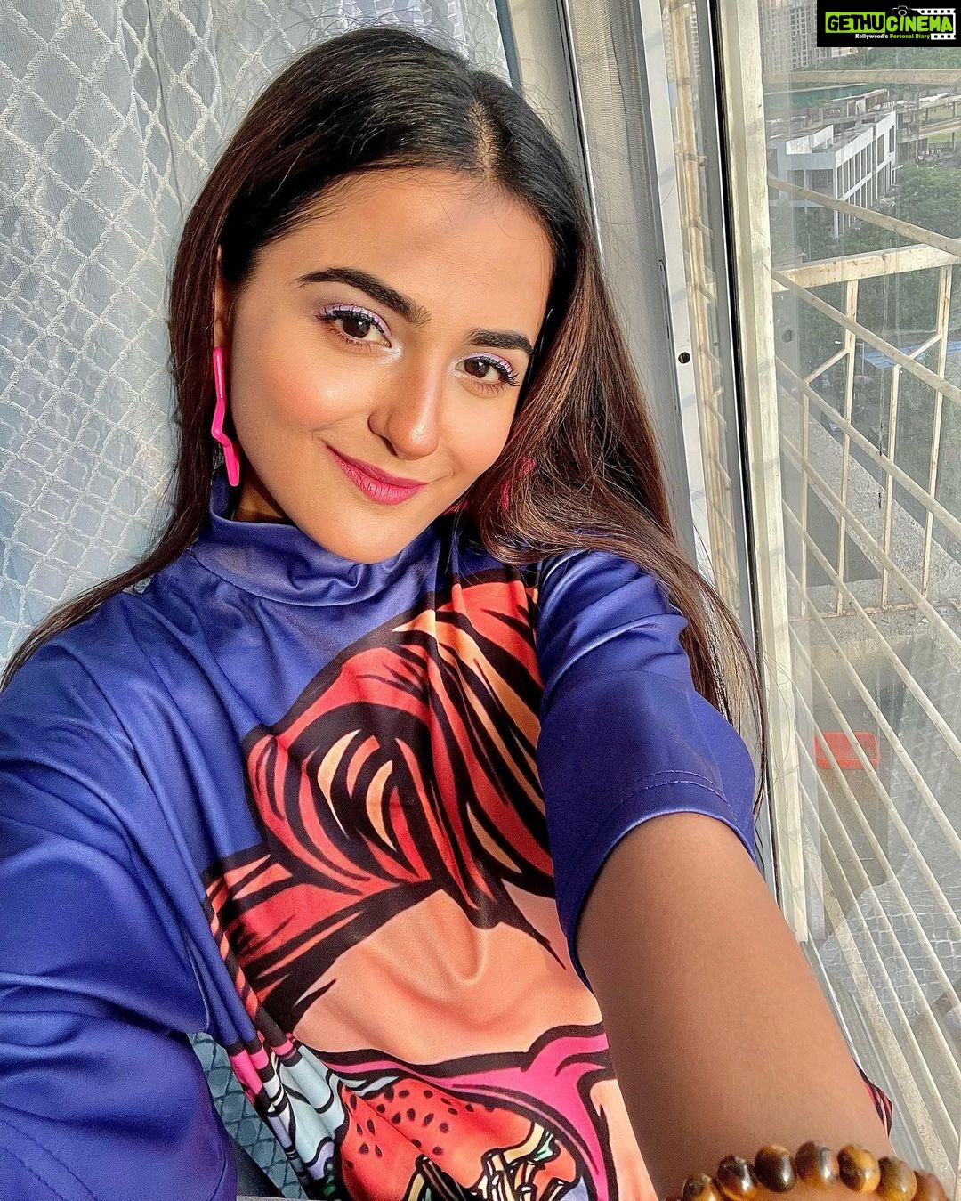 Debattama Saha Instagram - Come a little closer and let the magic unfold 🪄 ✨ 💖 . . . . . . . #zoom #closeup #instagram #sunset #instagood #instadaily #debattamasaha
