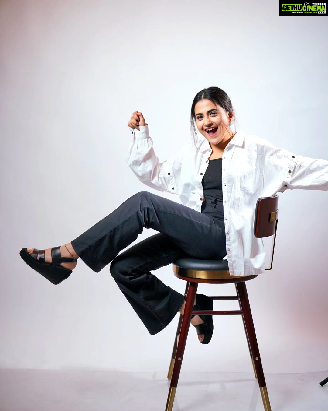 Debattama Saha Instagram - The smile when the Universe has your back✨️💖🌟 Grateful 🙏🏻 . @drkphotography_ . . . . . . . #instagram #instahappy #instagood