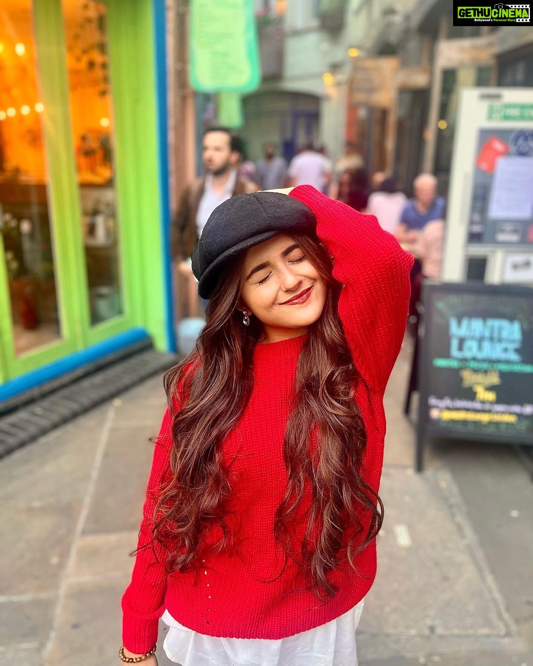 Debattama Saha Instagram - A close-up ♥️ . . . . . #worrytonotworry