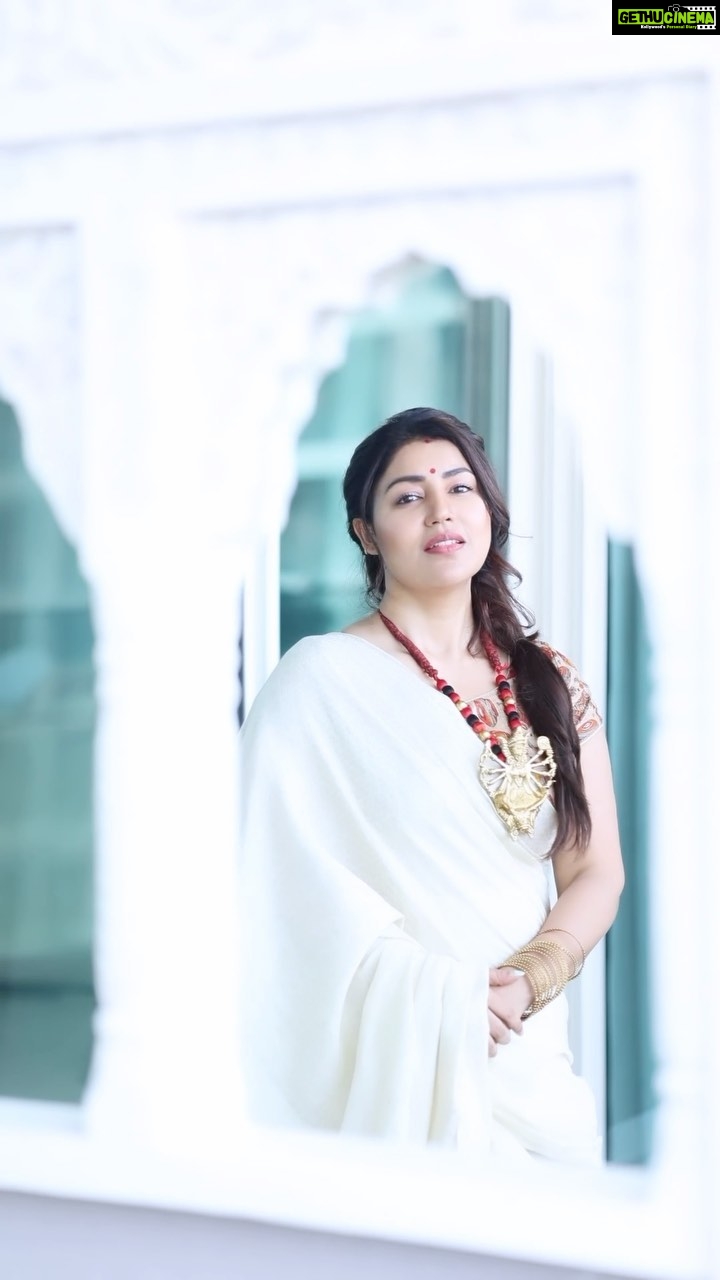 Debina Bonnerjee Instagram - Humming 🙂 . . . #reels