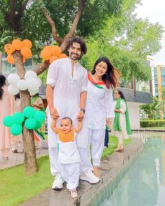 Debina Bonnerjee Instagram - Ae Watan, Mere Watan 🇮🇳🙏🏻
#happyindependenceday #india 
#freedom #unity #strength 
.
.
.
.
#gurmeetchoudhary #debinabonnerjee #family